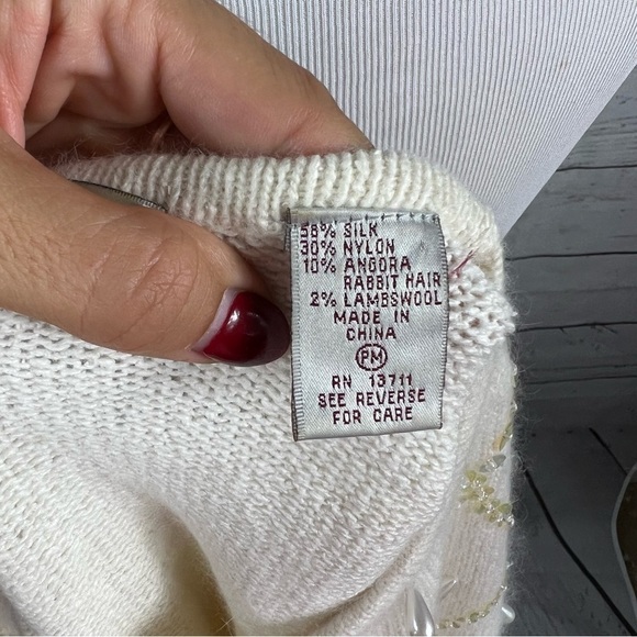 VINTAGE Karen Scott white silk and angora blend long sleeve sweater Sz PM - Picture 5 of 8